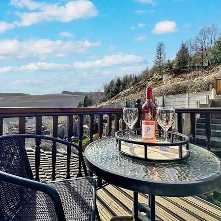 3 Bed Home In Tonypandy With Balcony View Room Llwynypia エクステリア 写真