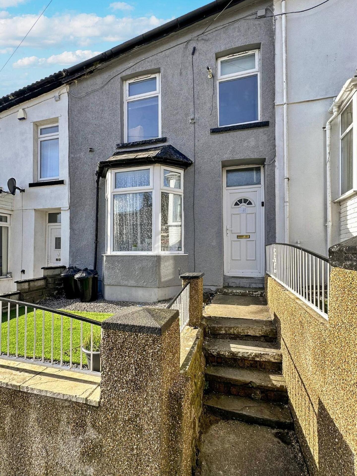 3 Bed Home In Tonypandy With Balcony View Room Llwynypia エクステリア 写真